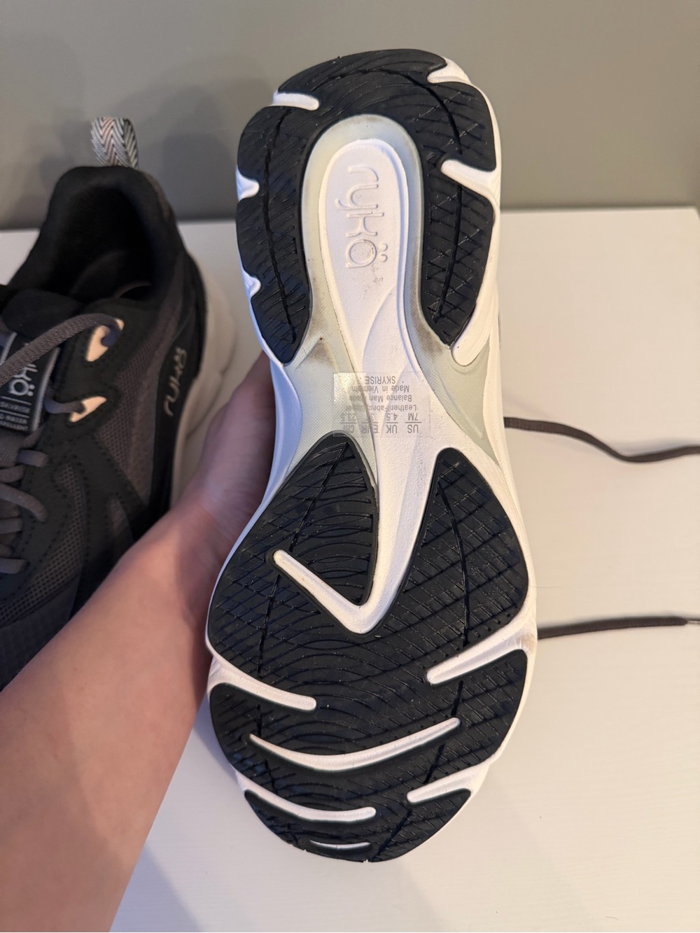 Ryka Women's Black and White Athletic Sneakers 7M - Picture 5 of 8